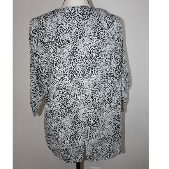 VERSE Women's Tops Blouse Medium Black & White Animal Print V-Neck Tunic - Picture 2 of 5